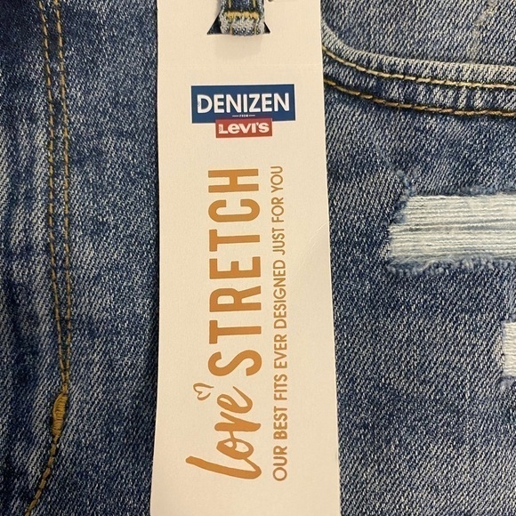 NWT Denizen distressed 5 pocket high waisted Levi jean shorts juniors size 3 - Picture 3 of 6